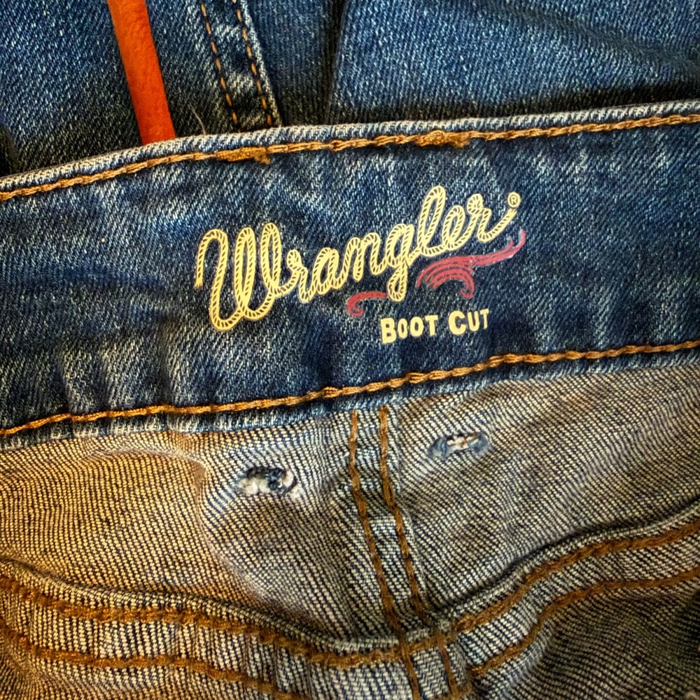 Wrangler Boot Cut Blue Jeans - Picture 4 of 5
